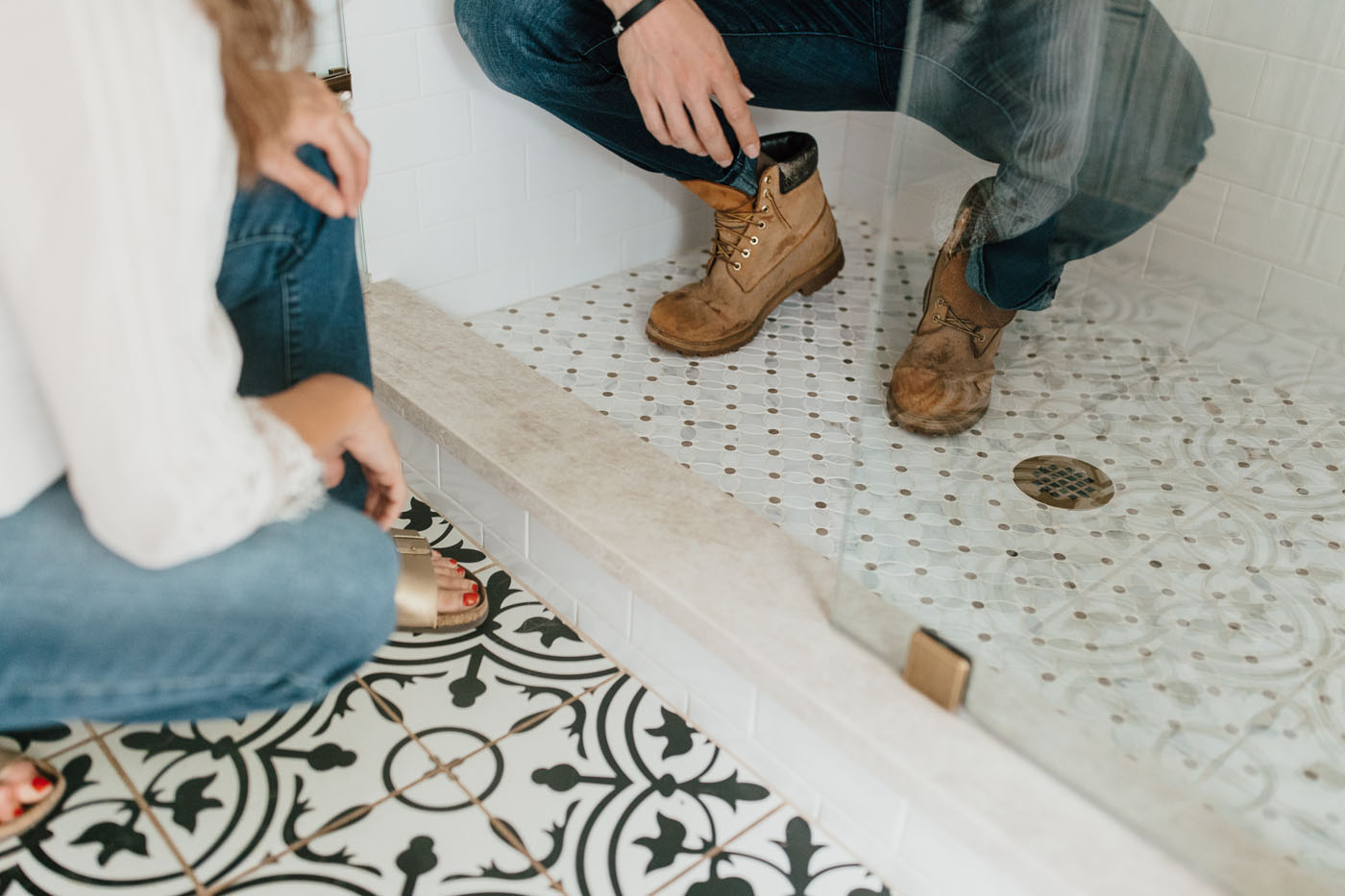 A Footprints Bath and Tile technician providing a free estimate on an affordable bath remodel in Columbus, OH.